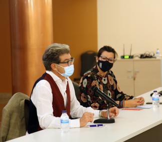  El Centro de Mayores acogió ayer el “Encuentro entre escritores y lectores” con Juan Bolea